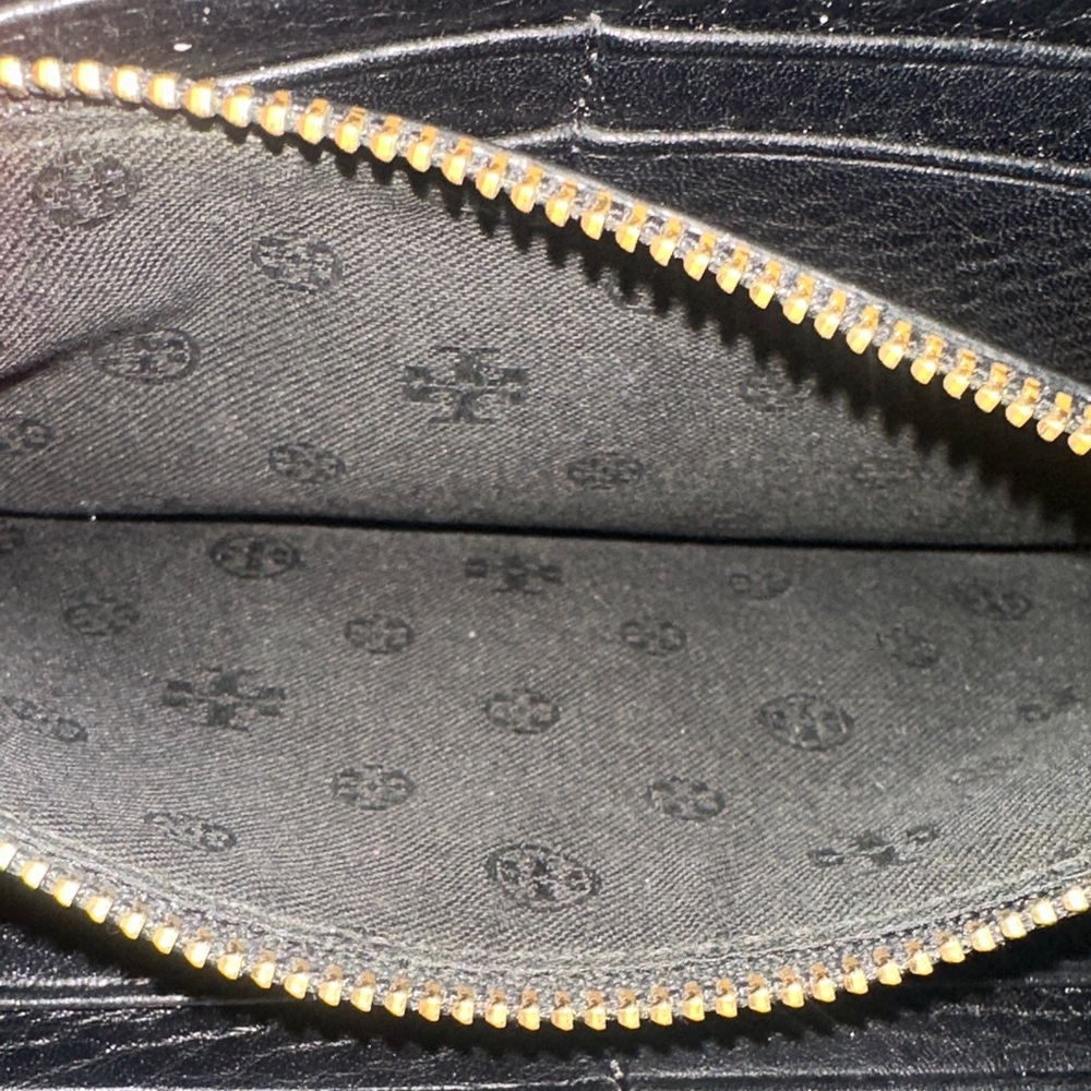 Tory Burch Thea Zip Continental Wallet. - Picture 8 of 9